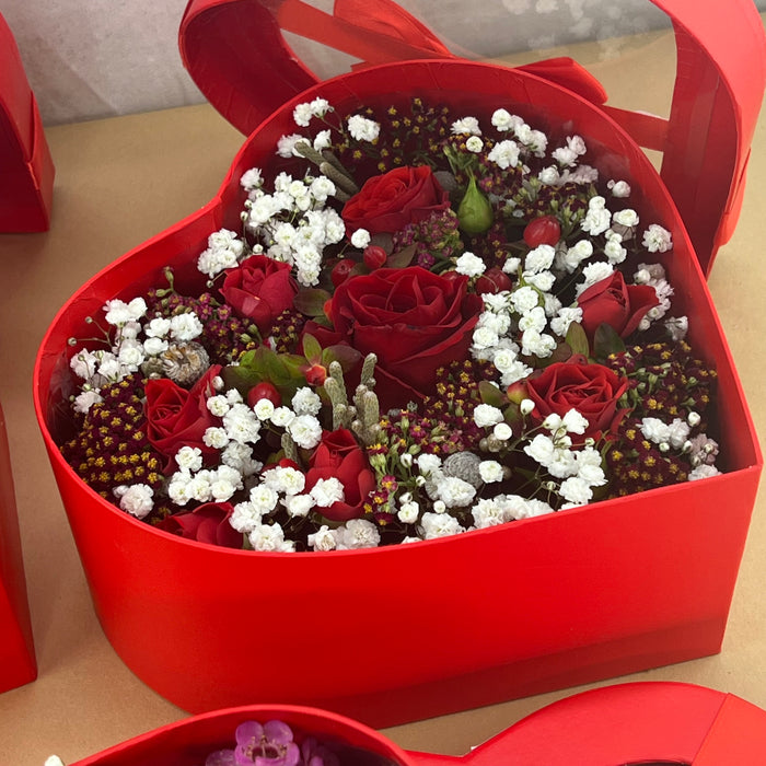 Flower box cuore rosso con fiocco rosso (3 misure)