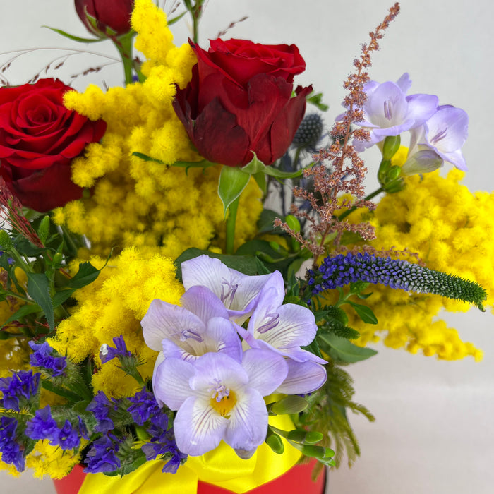 Handbag with mimosa and roses